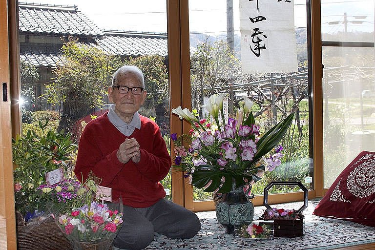 http://www.worldrecordsacademy.org/human/img/112217-2_oldest_living_man_Jiroemon_Kimura_Japan.jpg