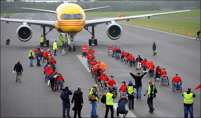 Heaviest plane pulled by wheelchair users-DBFA sets world record